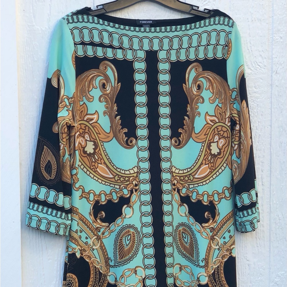 Fashionable loose fitting dress.